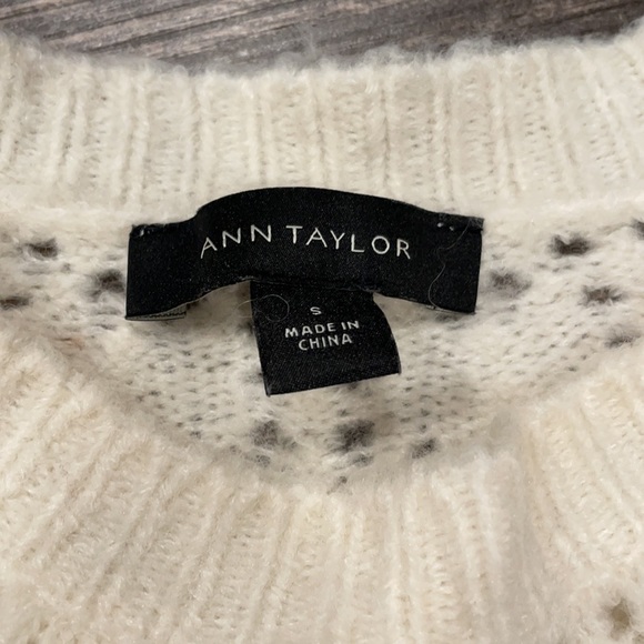 SM Ann Taylor Long Sleeve Cream Top - Picture 3 of 4